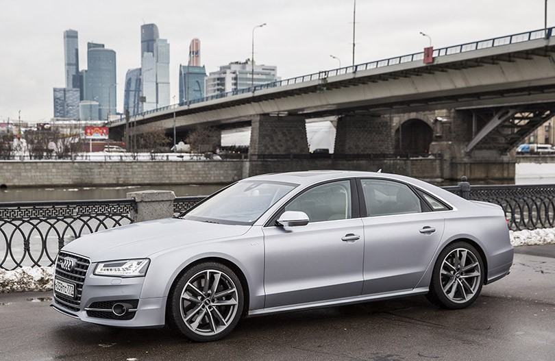 Авто с Яном Коомансом: тест-драйв Audi S8 Plus