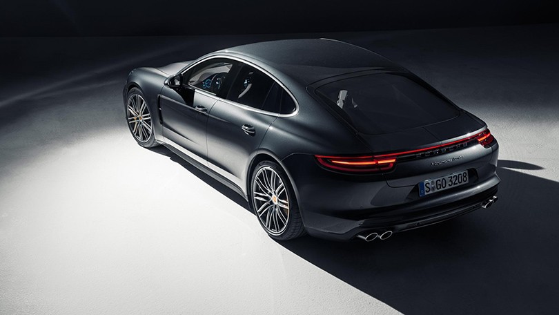 Авто с Яном Коомансом: в Берлине показали новую Porsche Pana...