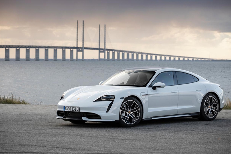 Авто с Яном Коомансом: Porsche Taycan — мировая премьера