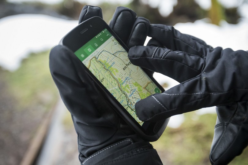 Поговори мне! Три преимущества смартфона Land Rover Explore
