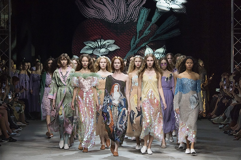 Mercedes-Benz Fashion Week Russia: средневековые мотивы, лег...