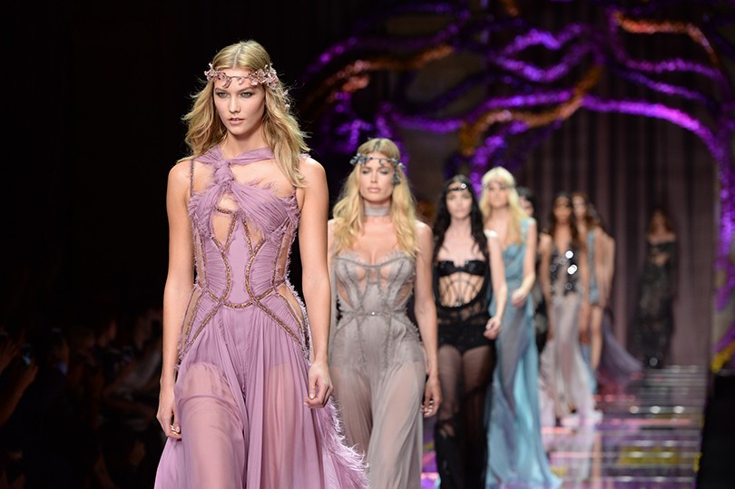 Style Notes: показ Atelier Versace в рамках Недели haute cou...