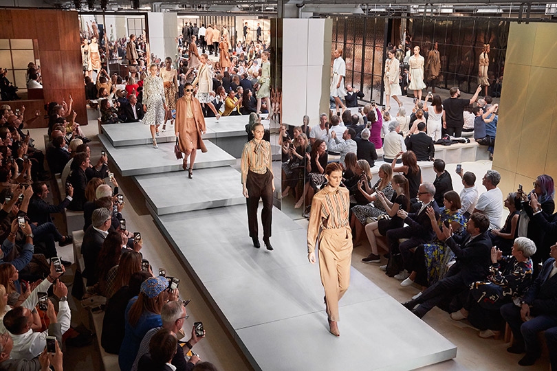 Дебютный показ Риккардо Тиши для Burberry