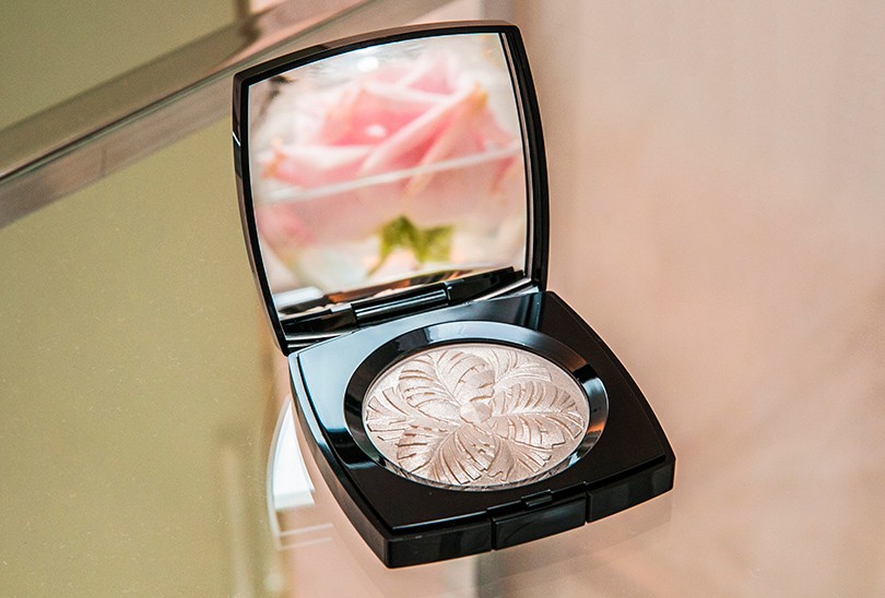 New Year Gift Ideas: «праздничная» пудра Camélia de Plumes, ...