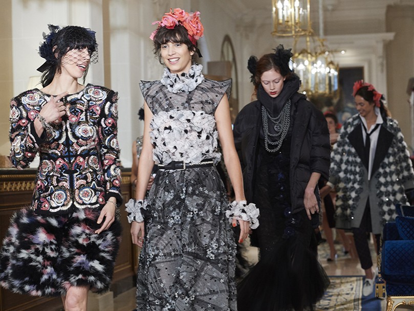 Style Notes: дебют Лили-Роуз Депп на показе Chanel Métiers d...