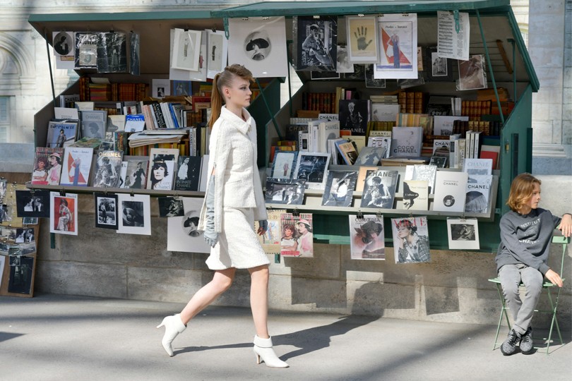 Карл Лагерфельд пригласил гостей Chanel Couture на прогулку ...