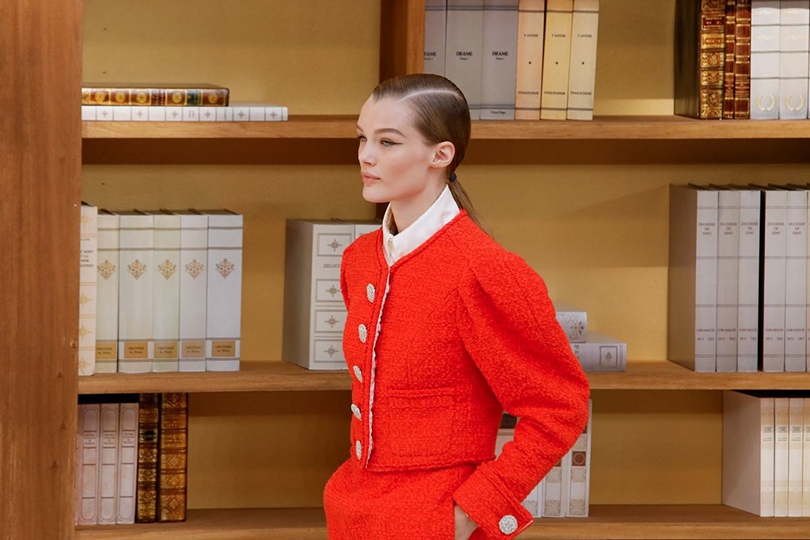 Как пройти в библиотеку? Показ Chanel на Неделе высокой моды...