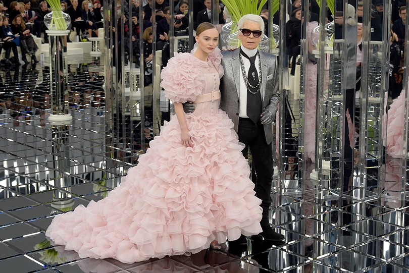 Style Notes: нежность и блеск — показ Chanel на Неделе высок...