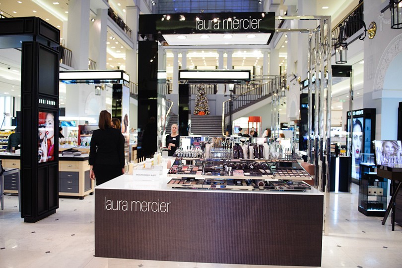 Адрес дня: Открытие корнера Laura Mercier в ДЛТ Санкт-Петерб...
