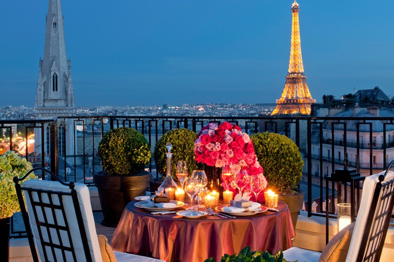 Идея дня. Пробежка по Парижу с Four Seasons George V