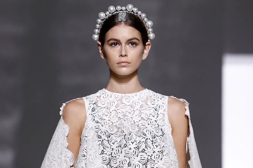 С чистого листа: показ Givenchy Couture на Неделе высокой мо...