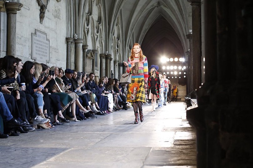 Style Notes: показ Gucci Cruise 2017 в Вестминстерском аббат...
