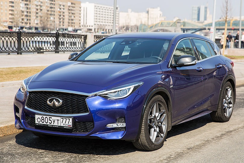 Авто с Яном Коомансом: обзор Infiniti Q30 Sport