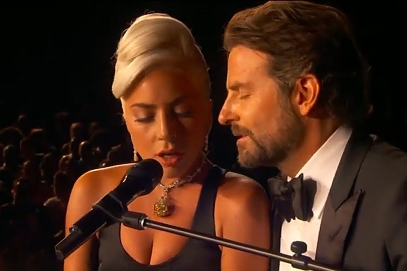 Щека к щеке: Леди Гага и Брэдли Купер спели Shallow на «Оска...
