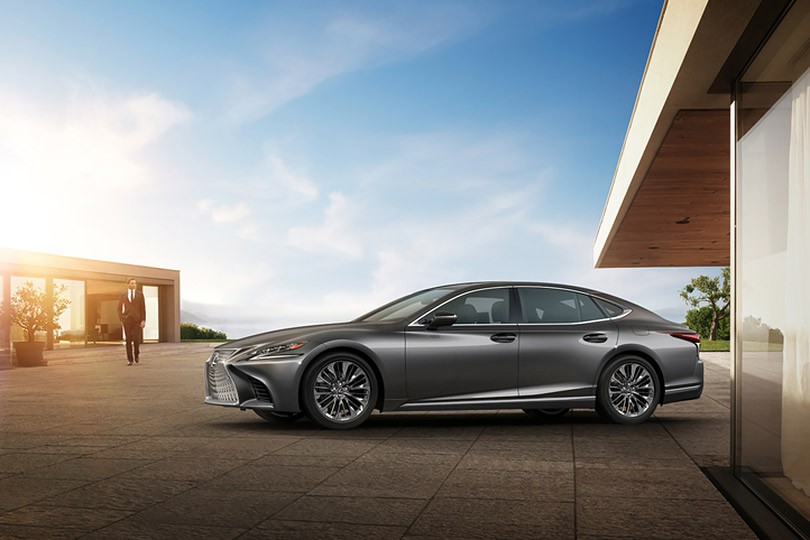 Старт продаж нового поколения флагманского седана Lexus LS