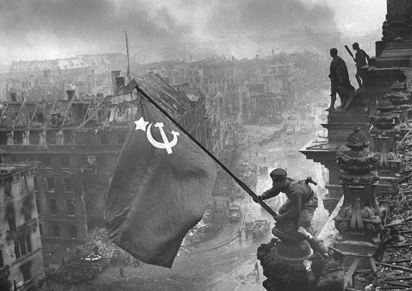 Art & More: выставка к 70-летию победы в Великой Отечест...
