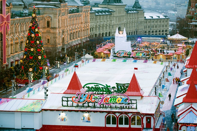 Светская хроника. Открытие катка и ярмарки на Красной площад...