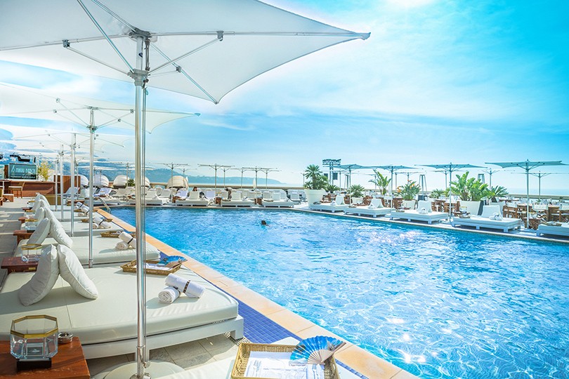 Travel News: pop-up клуб Nikki Beach на крыше отеля Fairmont...