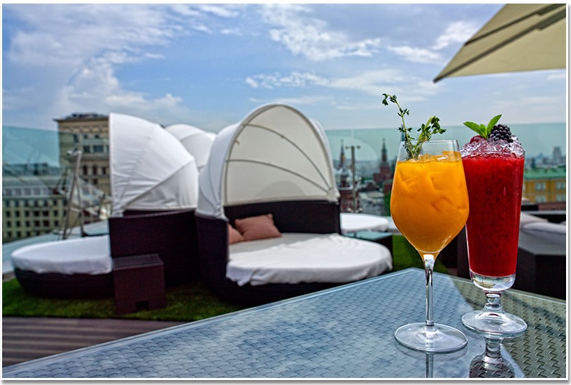 Summer Time. Летний сад в отеле The Ritz-Carlton