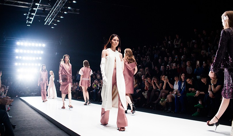 Style Notes: «кубическая» коллекция Оксаны Федоровой на Merc...