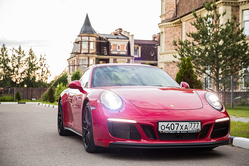 Авто с Яном Коомансом: обзор Porsche 911 Carrera GTS