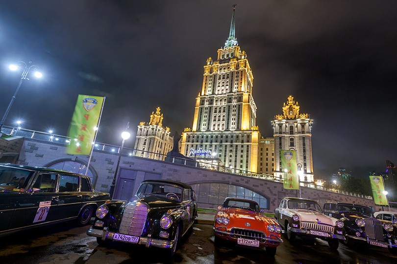 Идея дня: ночное ралли классических автомобилей