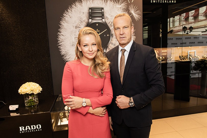 Юлия Пересильд спела на светском завтраке Rado