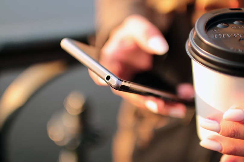 Travel News: смартфон с безлимитным интернетом и бесплатным ...
