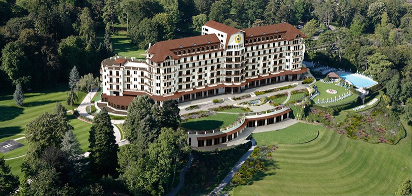 Travel News. Легендарный Hotel Royal Evian Resort открываетс...