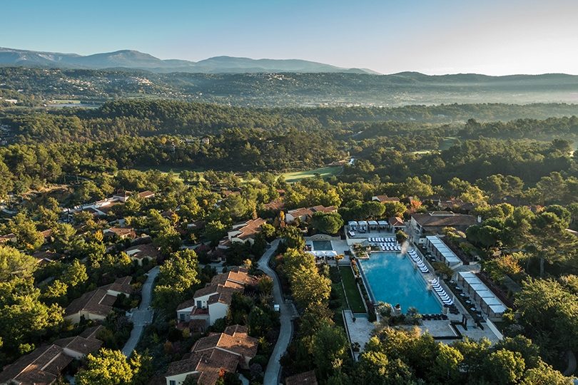 Куда поехать летом: Terre Blanche Hotel Spa Golf Resort в Пр...