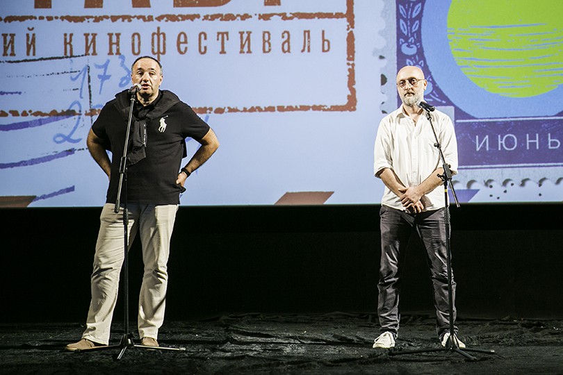 КиноТеатр: на «Кинотавре» презентовали фильм «Убрать из друз...