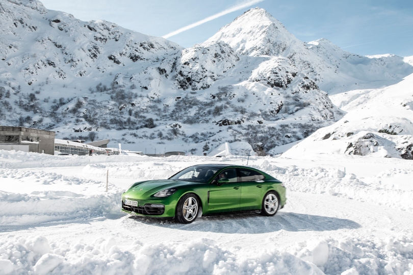 Идея на каникулы: Швейцария — ледяные горки с Porsche Paname...