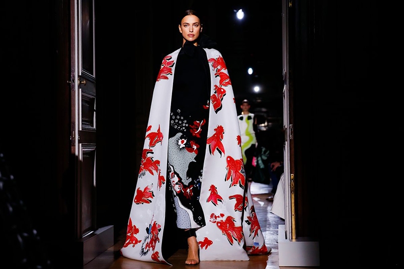 Шоу Valentino Couture, препарирующее моду при помощи психоан...