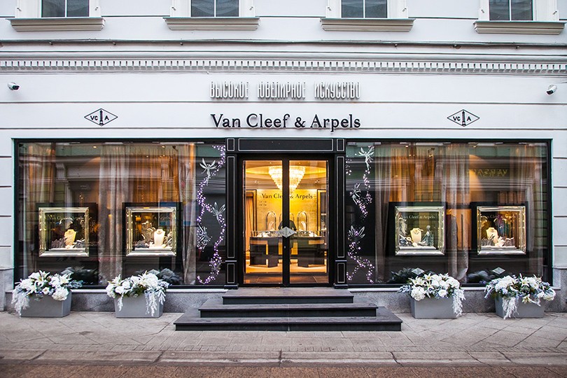 Идея на уикенд: выставка легендарных украшений Van Cleef &am...