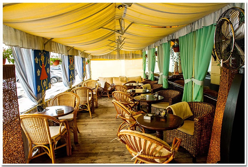 Новости. Летняя веранда в Courvoisier Cafe и кафе «Огни»