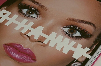 Рианна выпустила визуальную автобиографию с огромным количеством фото