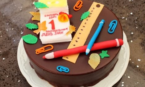 Идея подарка к 1 сентября: торт «День знаний» от кондитерской «Кафе Пушкинъ»