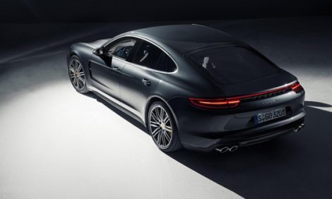 Авто с Яном Коомансом: в Берлине показали новую Porsche Panamera