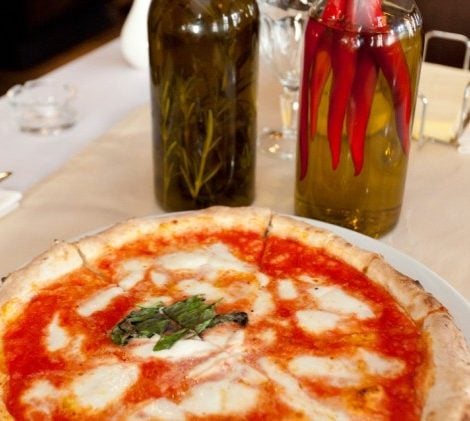 Неаполитанская пицца по правилам в ресторане Luciano