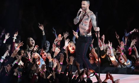 Социальные сети раскритиковали выступление Адама Левина и Maroon 5 на Суперкубке