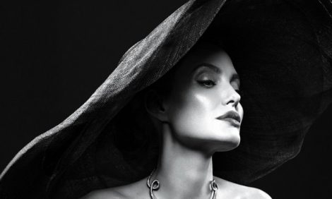 Women in Power: Анджелина Джоли рассказала Vanity Fair о разводе с Брэдом Питтом, седых волосах и жизни домохозяйки
