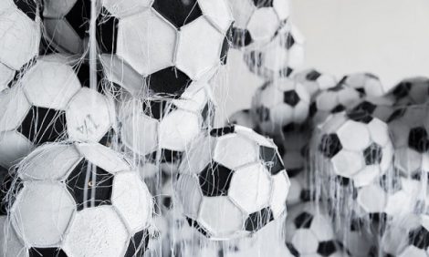 Современные художники о футболе: в «Зарядье» открывается выставка «Мяч в искусстве»