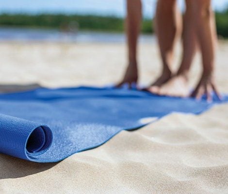 5 эффективных упражнений, которые можно делать на пляже