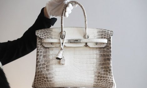 Красная цена: сумка Hermès Birkin продана на аукционе в Гонконге за рекордную сумму