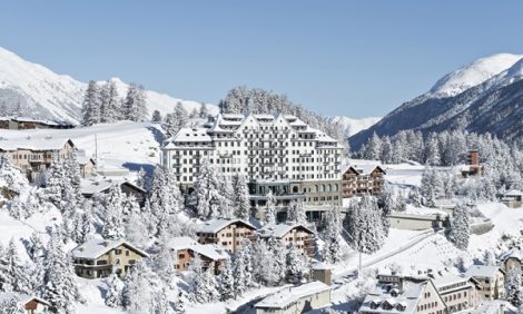 Идея на каникулы: зимний сезон в Carlton St. Moritz — тест-драйв Bentley и семинар здоровья Santhosh Retreats