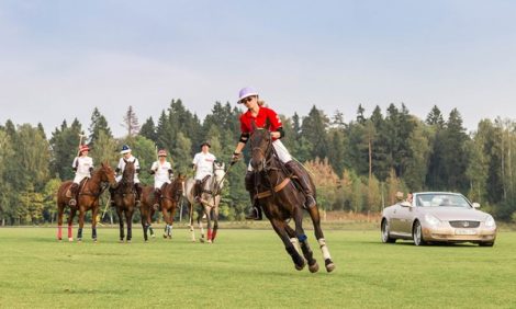 Играем в поло с Аленой Чеховой: лето в Moscow Polo Club как самый эффективный способ понять психологию успешных людей