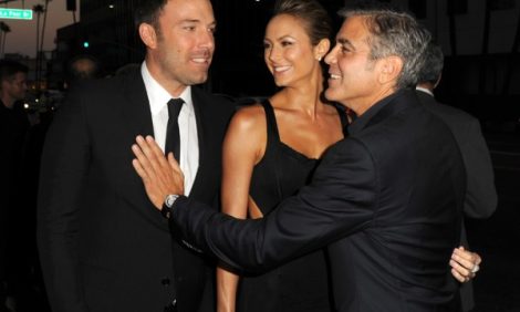 Фото дня: Джордж Клуни, Стейси Киблер и Бен Аффлек на премьере Argo