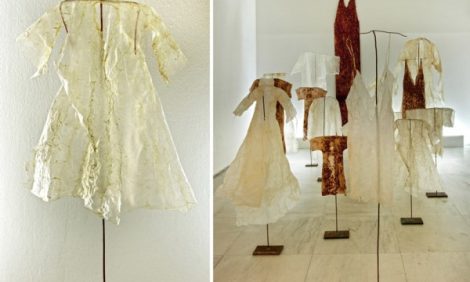 Идея на уикенд: выставка Сильвии Хацл в Лондоне. Одежда как аллегория бренности