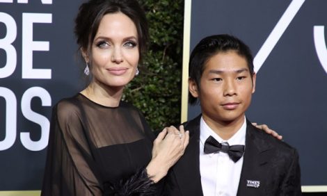 «Золотой глобус» – 2018: Анджелина Джоли, Дженнифер Энистон и другие звезды «черной» ковровой дорожки