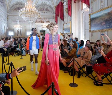 Средневековый рок-н-ролл: показ круизной коллекции Gucci во Флоренции